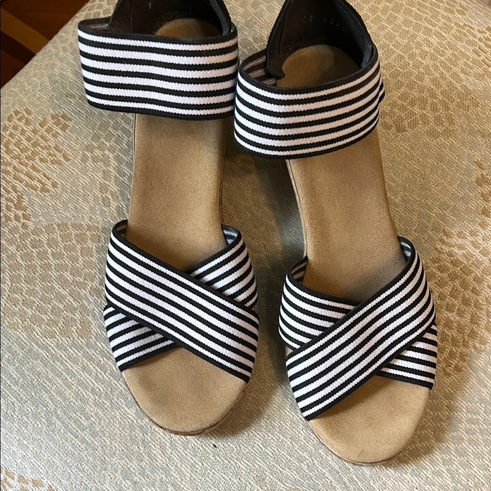 Trendy Charleston sandals in Cannon style, black/white